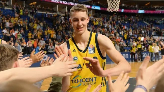 迫使其进入 迫使其进入